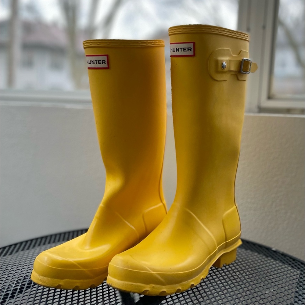 Yellow Hunter boots, Y4, W5-6 - Picture 1 of 3